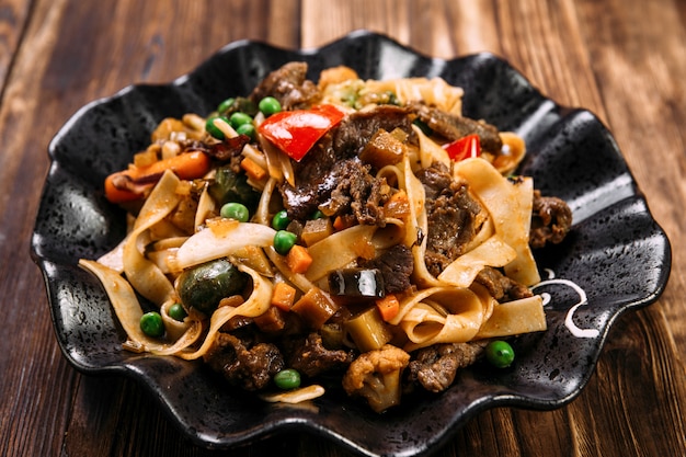 Tagliatelle de bœuf et légumes à l'asiatique