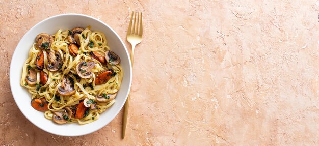 Tagliatelles aux moules et champignons Cuisine italienne Fruits de mer