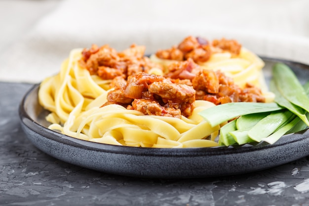 Tagliatelles à la bolognaise avec viande hachée