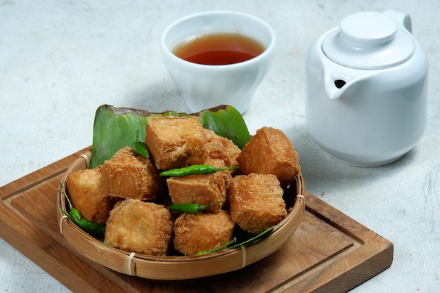 tahu sumedangPopular street food of deepfried bean curdis l'un des snacks typiques de sumedang