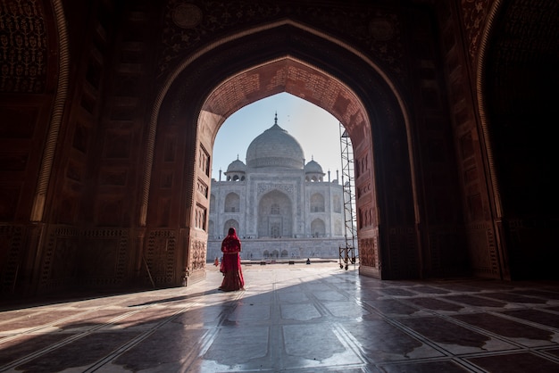 Taj Mahal Scenic Le matin, vue du monument Taj Mahal. Un site du patrimoine mondial de l'UNESCO à Agra, en Inde.