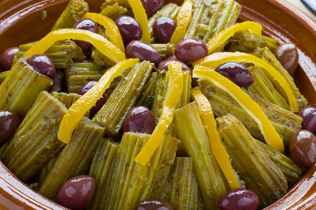 Photo tajine marocain aux olives cardon et citron