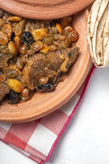 Tajine marocain traditionnel de viande d'agneau d'en haut