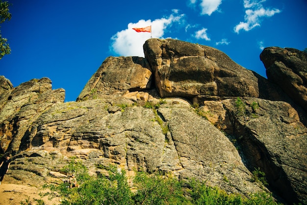 Takmak rock Krasnoyarsk Pillars Nature Reserve est l'un des endroits uniques en Russie Photo de haute qualité