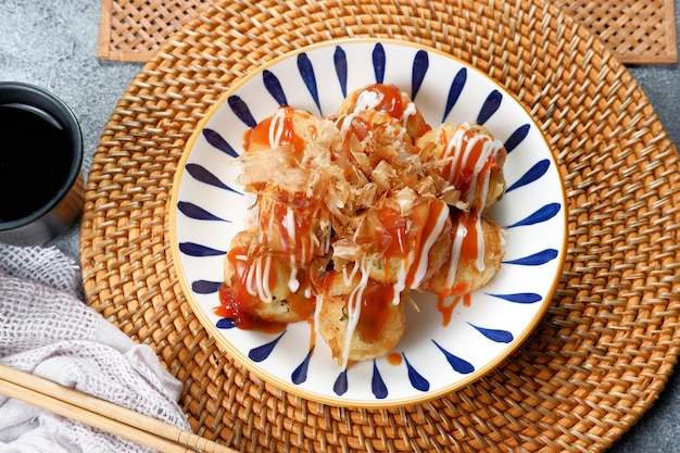 takoyaki ou octupus ball est l'un des snacks japonais populaires