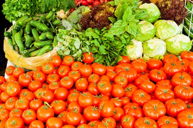 Étal de légumes au marché