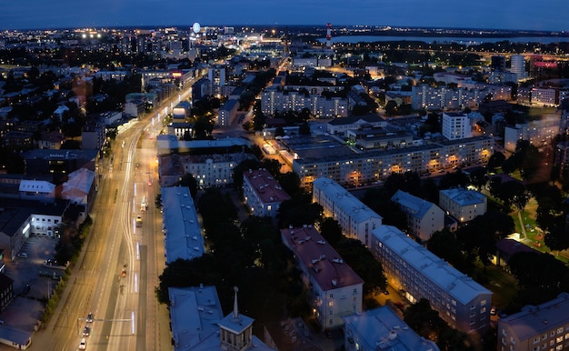 Tallinn la nuit d'hiver Vue aérienne vers la vieille ville