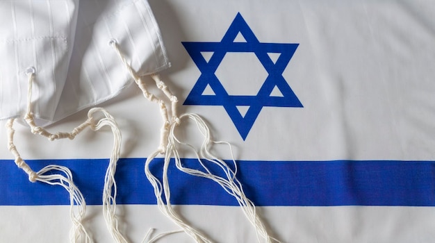 Le tallit katan hébreu tallis koton petit tallit avec le drapeau d'Israël fond Tallith katan cap avec brosses Traditions objet rituel fête juive de Souccot shabbat rosh hashanah