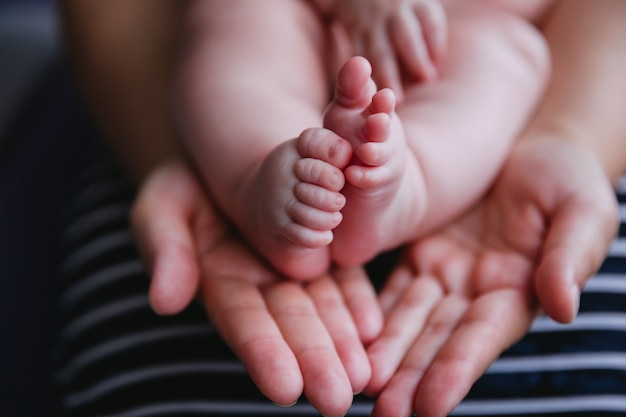 Talons d'un petit enfant