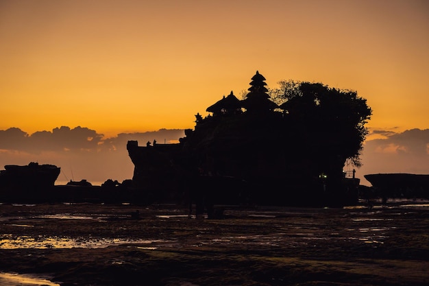 Tanah Lot - Temple dans l'océan Bali, Indonésie