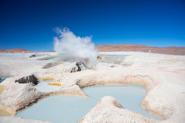 Étangs chauds à la vapeur dans les Andes, Bolivie