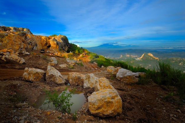 Étangs dans la colline