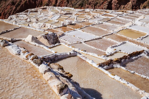 Étangs salés de Maras situés à l'Urubamba, Pérou