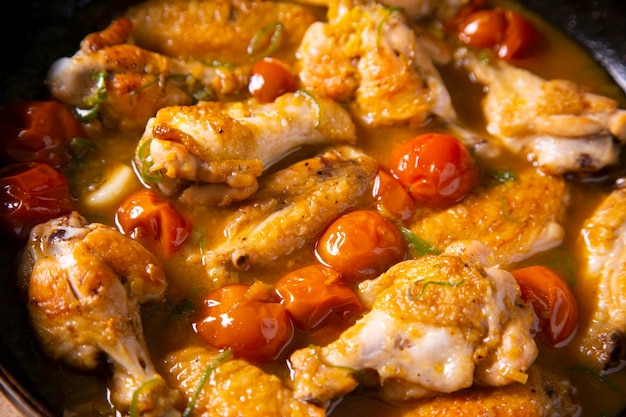Photo tapa espagnole d'ailes de poulet frites.