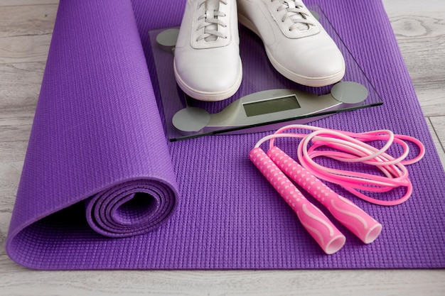 Tapis de gymnastique balance des baskets sautant des sports de corde à la maison