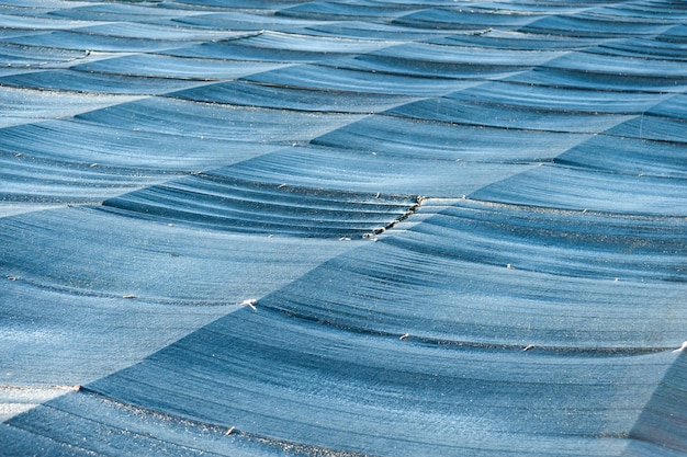 Tapis de lutte contre les mauvaises herbes non tissé bleu utilisé dans la plantation de la ville de Fuji au Japon