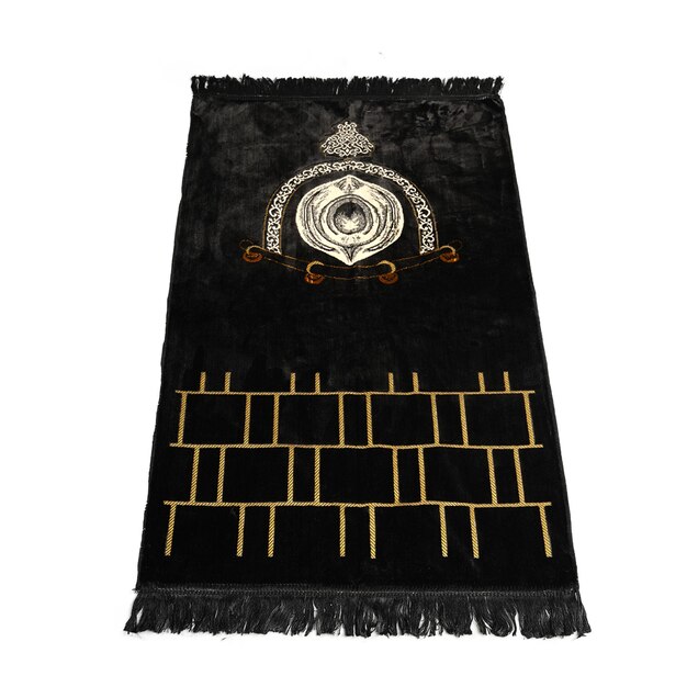 Un tapis noir et or avec les mots "le roi de la colline" dessus