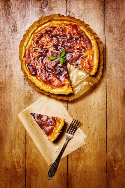 Tarte appétissante aux herbes fraîches