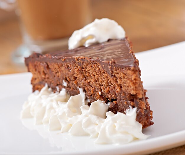 Tarte au chocolat à la crème fouettée