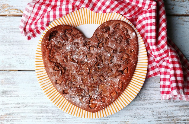 Tarte au chocolat maison sur table