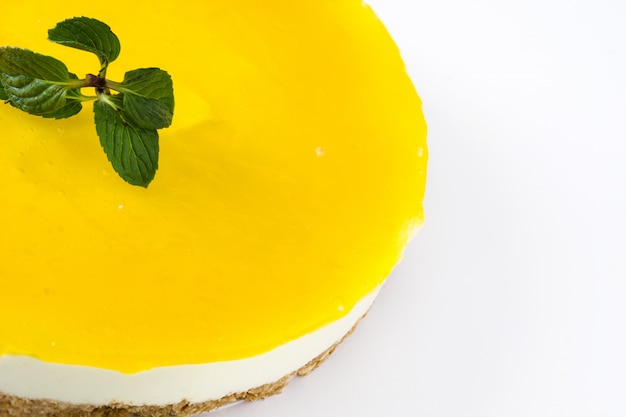 Tarte au citron se bouchent sur fond blanc