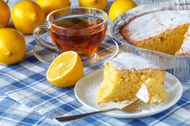 Tarte au citron avec thé