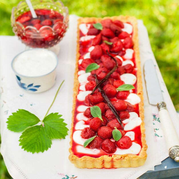 Photo tarte au curd orange avec fraises à la vanille