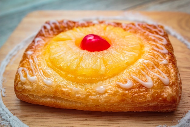 La tarte aux ananas est une pâte sucrée.