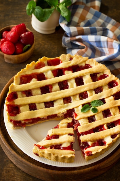 Tarte aux baies d'été Tarte sucrée aux fraises aux baies fraîches