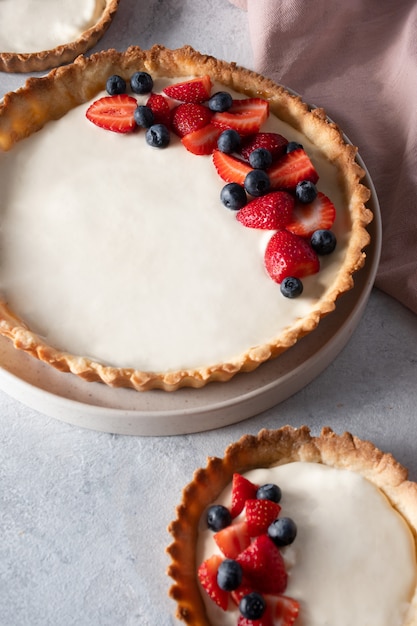 Tarte aux fraises, myrtilles et crème