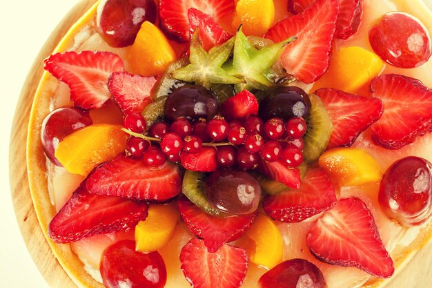 Tarte aux fruits et baies recouverte de gelée