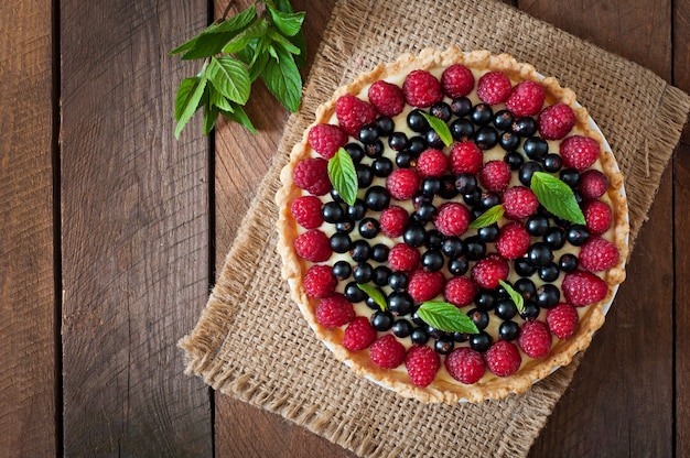 Tarte aux fruits rouges et crème anglaise