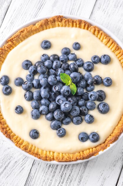 Tarte aux myrtilles fraîches et garniture à la crème anglaise