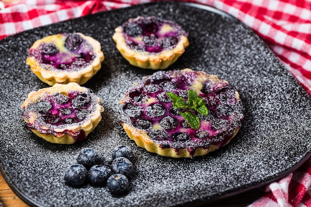 Tarte aux myrtilles, tarte, tartelette à la crème vanille.