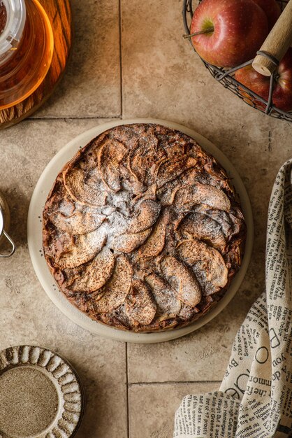 tarte aux pommes sur une assiette