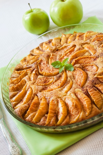 Tarte aux pommes à la cannelle et aux amandes moulues