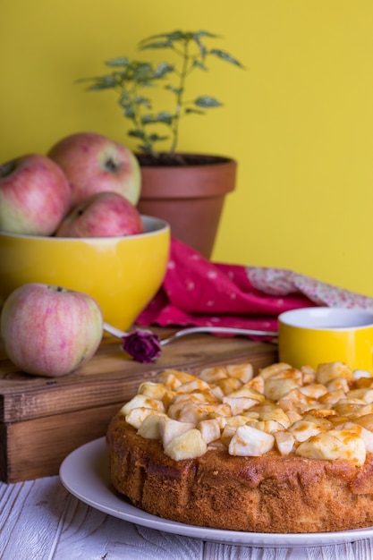 Photo tarte aux pommes française sur une assiette