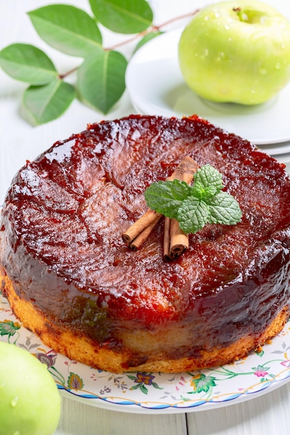 Tarte aux pommes inversée à la cannelle