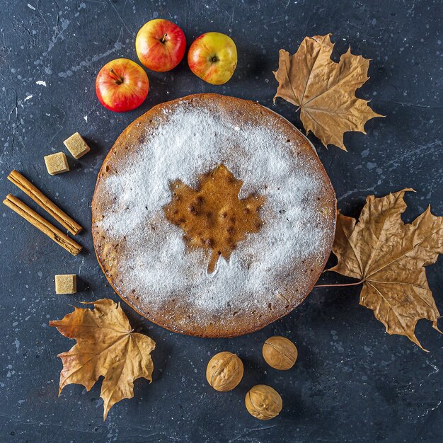 Tarte aux pommes maison, cordonnier, charlotte aux noix et cannelle.