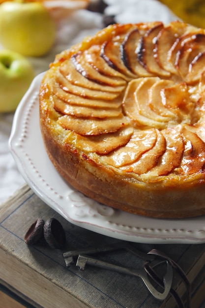 Tarte aux pommes, style rustique, mise au point sélective.