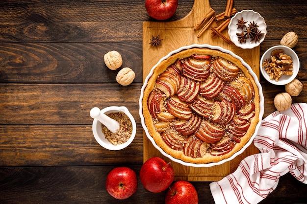 Tarte aux pommes Tarte aux pommes cannelle et noix Vue de dessus