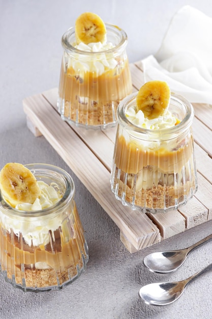 Tarte Banoffee dans une tasse avec du caramel maison