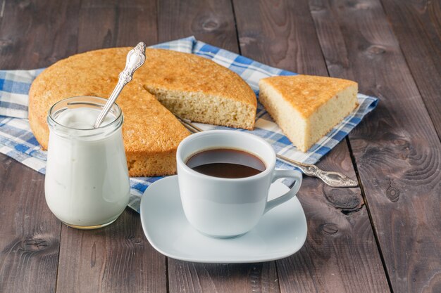 Tarte bio au yaourt et au café