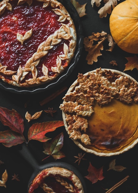 Tarte à la citrouille américaine traditionnelle et tarte aux pommes jour de Thanksgiving