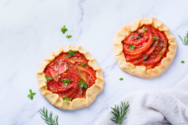 Tarte galette de tomates d'été savoureuse maison