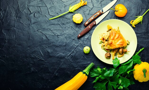 Tarte maison aux courgettes et courges, espace pour le texte