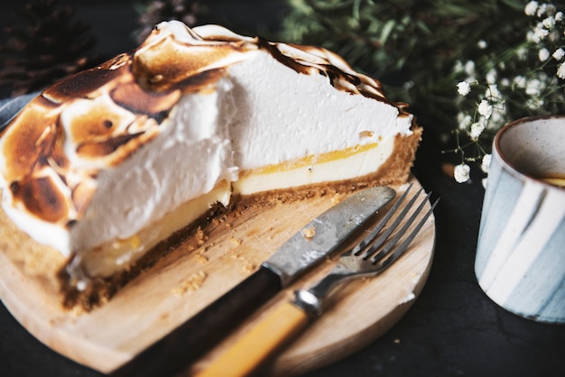 Tarte maison moelleuse au citron et à la meringue