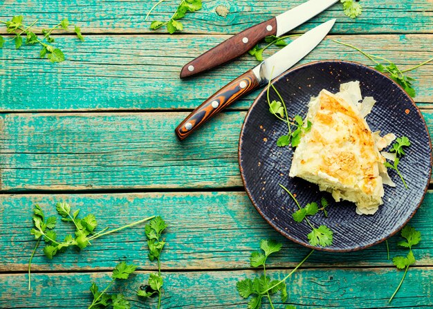 Tarte à la pâte filo avec du fromage et du fromage cottage