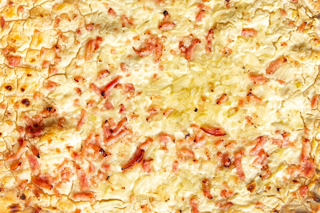 tarte salée Flammkuchen bacon oignon crème sure délicieuses pâtisseries repas frais collation alimentaire