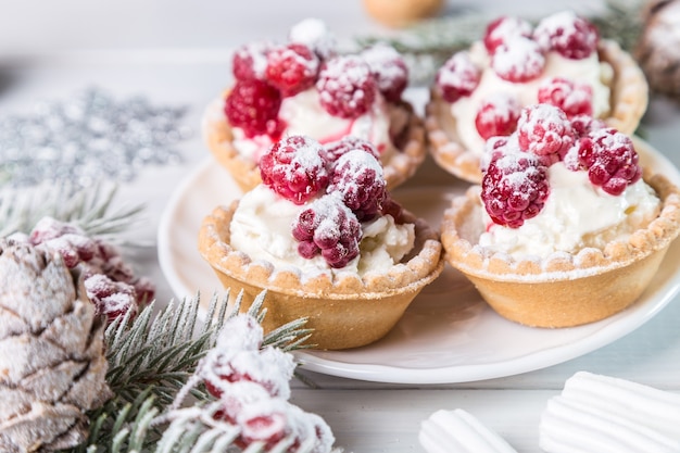 Tartelettes au fromage cottage et aux framboises